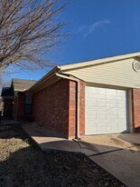 1909 E Ave in Lawton, OK - Building Photo