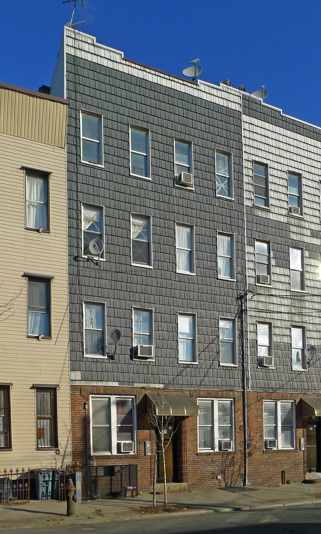 949-959 Metropolitan Ave in Brooklyn, NY - Building Photo - Building Photo