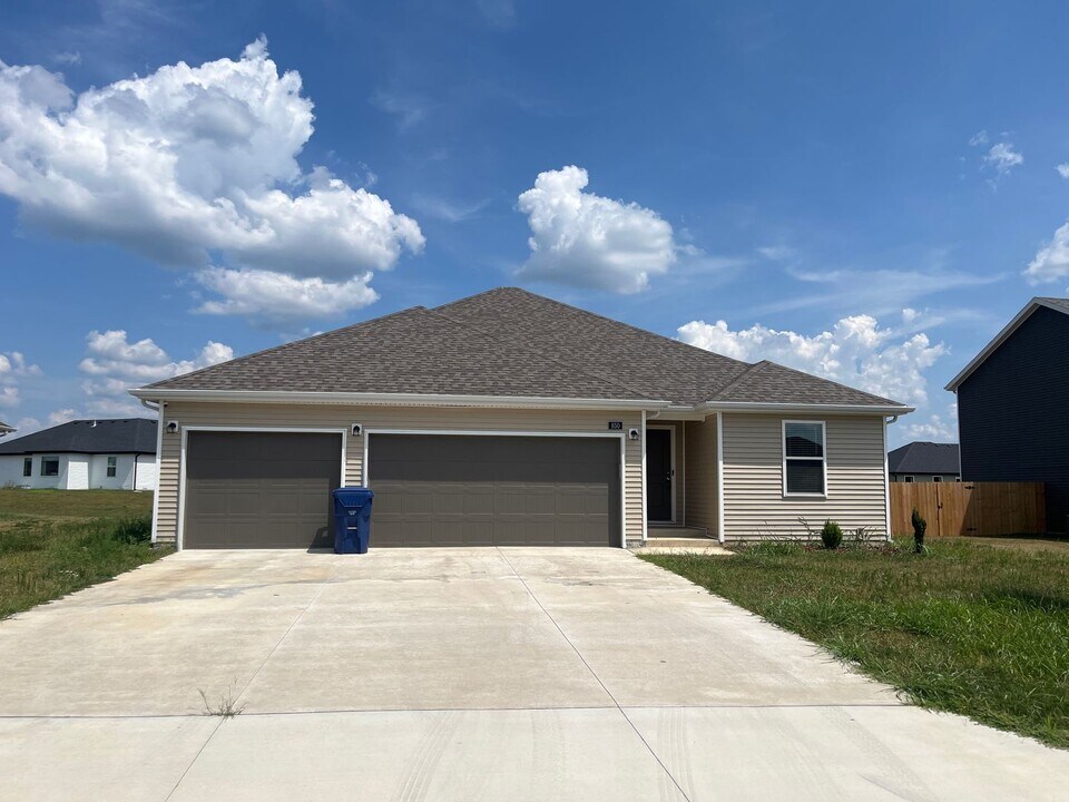 850 S Woodland Hls Ave in Rogersville, MO - Foto de edificio