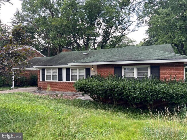 668 S Illinois St in Arlington, VA - Building Photo - Building Photo