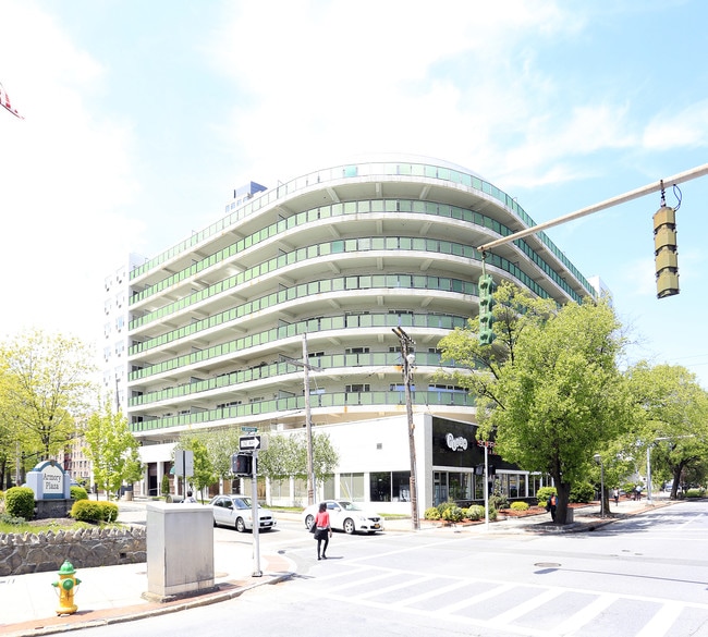 Cameo House in White Plains, NY - Foto de edificio - Building Photo