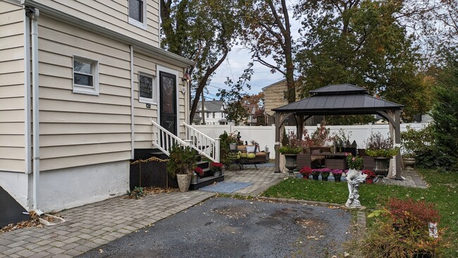 property at 725 Webster Pl