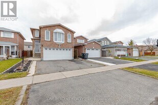 52 Timberlane Dr in Brampton, ON - Building Photo