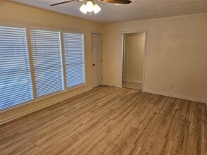 233 W 4th St in Deer Park, TX - Building Photo - Building Photo