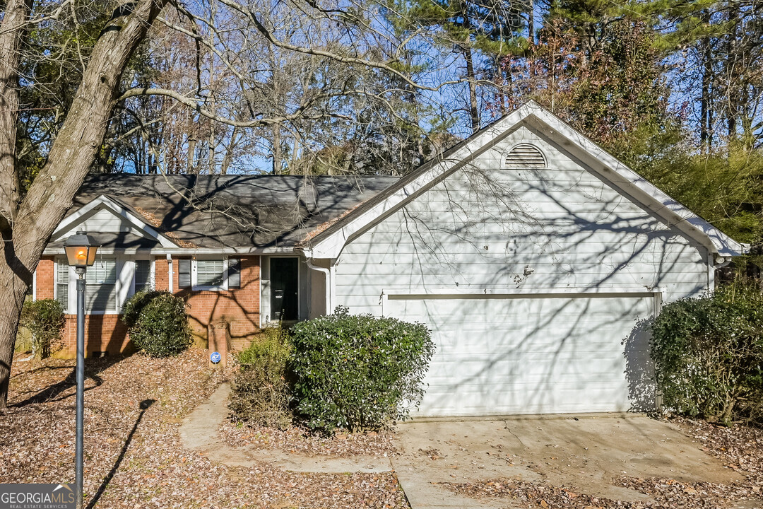 2239 Cody Ct in Lithonia, GA - Building Photo