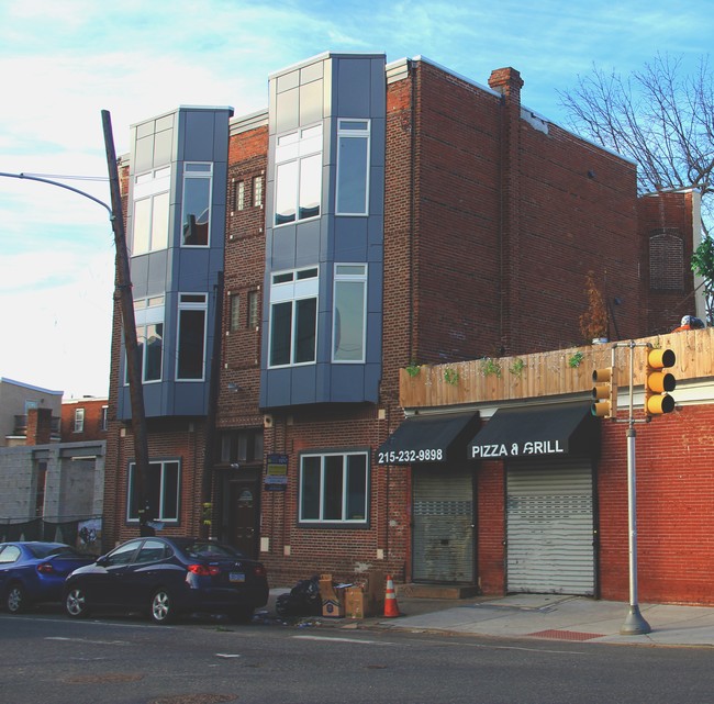 718-720 N 15th St in Philadelphia, PA - Building Photo - Building Photo