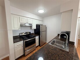 716 NW 103rd Terrace in Pembroke Pines, FL - Building Photo