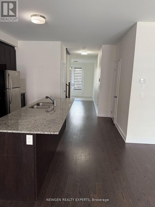 2126 Wilson St in Innisfil, ON - Building Photo - Building Photo