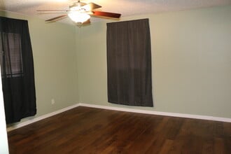 3175 Phoenix Ave, Unit Phoenix #3 in Oldsmar, FL - Foto de edificio - Building Photo