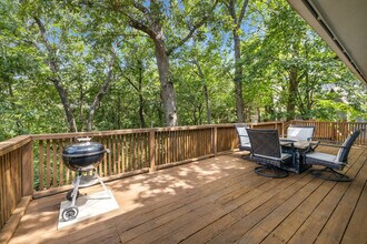 931 N Lewis Ave in Fayetteville, AR - Foto de edificio - Building Photo