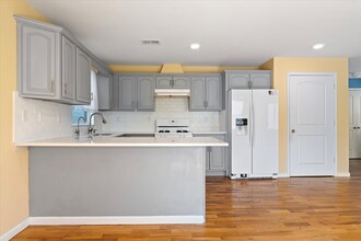 221 Weequahic Ave, Unit 1st Flr in Newark, NJ - Building Photo - Building Photo