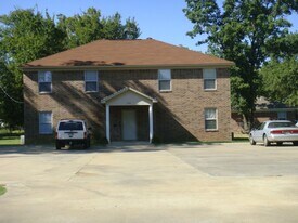 705 E J St in Russellville, AR - Building Photo