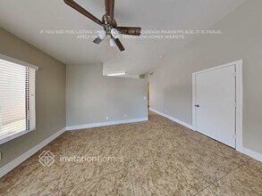 682 Emerald City Ave in Las Vegas, NV - Building Photo - Building Photo