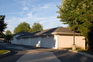 Holiday Essex House in Lemoyne, PA - Foto de edificio - Building Photo