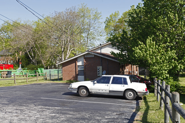 2016 Herman St in Nashville, TN - Foto de edificio - Building Photo