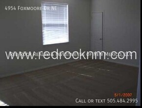 4954 Foxmoore Dr NE in Rio Rancho, NM - Foto de edificio - Building Photo