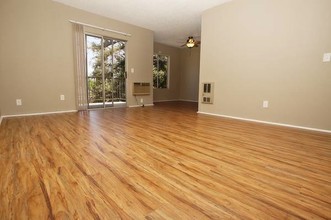 Lexington Gardens in El Cajon, CA - Building Photo - Interior Photo