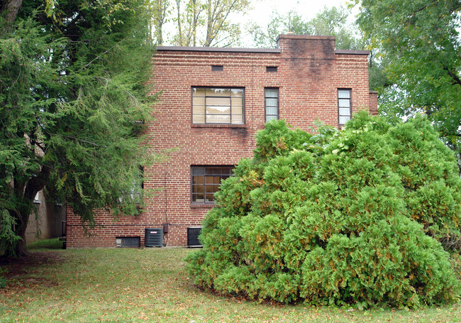 409 38th St SE in Charleston, WV - Foto de edificio - Building Photo