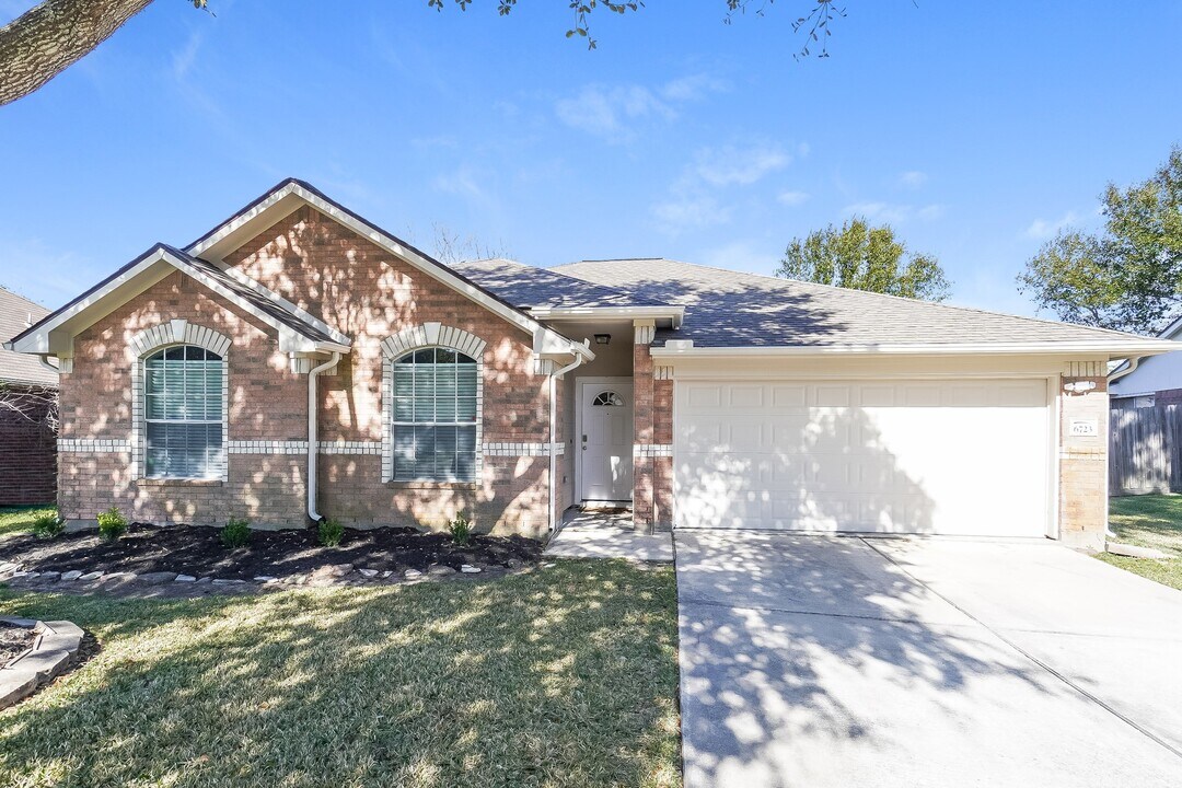 6723 River Rd in Richmond, TX - Building Photo