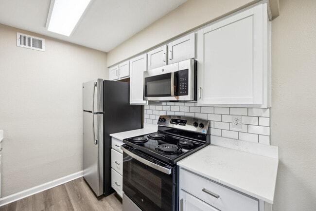 Sherwood Acres in Baton Rouge, LA - Foto de edificio - Building Photo