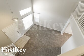 7910 Fox Glen Dr in Indianapolis, IN - Foto de edificio - Building Photo