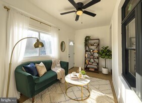 5237 Greenway Ave in Philadelphia, PA - Building Photo