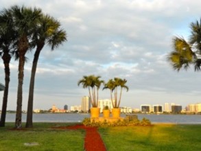 718 Executive Center Dr-Unit -APT 34 in West Palm Beach, FL - Building Photo - Building Photo