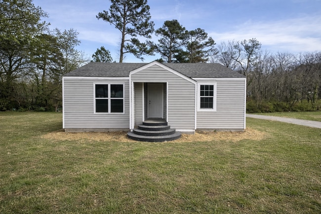 property at 1100 Tunnel Blvd