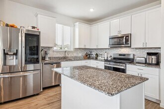 23502 Wrexham St in Spring, TX - Foto de edificio - Building Photo