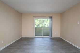 Heritage 24 in Beaverton, OR - Foto de edificio - Interior Photo