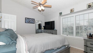 4 Shire Ct in Bloomington, IL - Building Photo - Building Photo