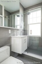 18 Forest St, Unit #23 in Cambridge, MA - Foto de edificio - Building Photo