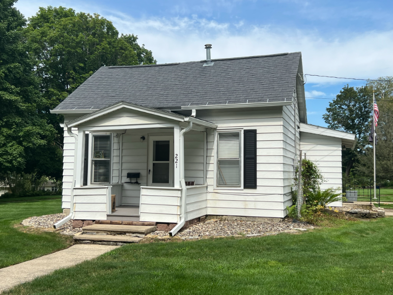 221 4th St SW in Chatfield, MN - Building Photo