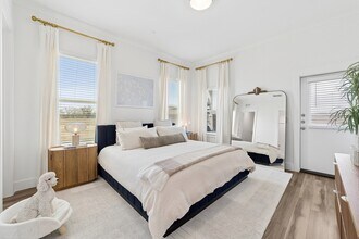 Luxe of Denton in Denton, TX - Foto de edificio - Building Photo