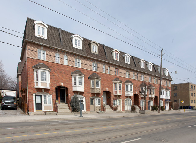 1506-1522 Queen St E in Toronto, ON - Building Photo - Building Photo