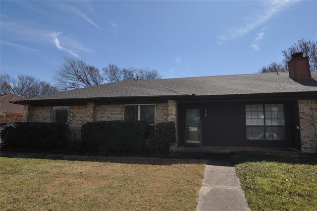 218 E Denton Dr in Euless, TX - Building Photo