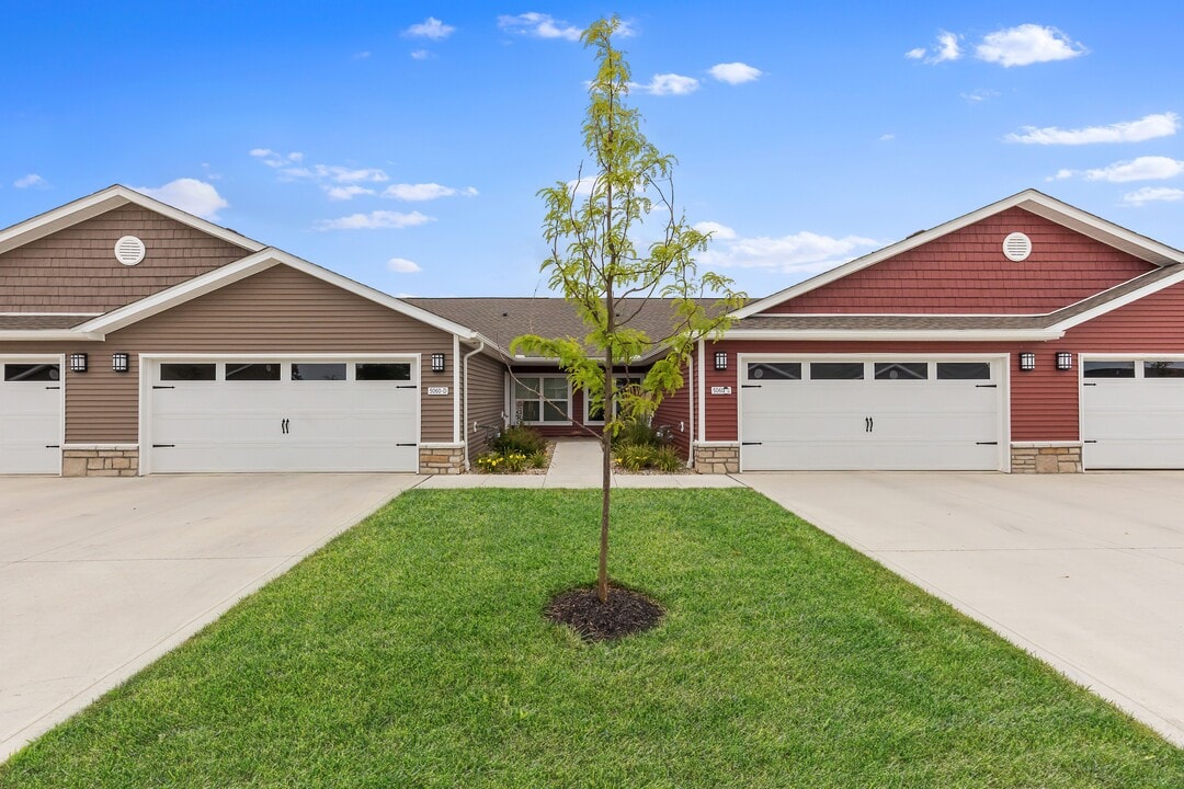 Redwood Groveport in Groveport, OH - Building Photo