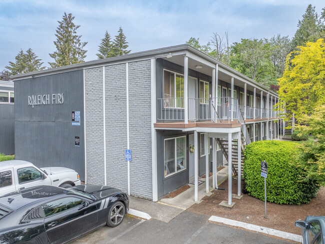 Raleigh Firs in Portland, OR - Building Photo - Primary Photo