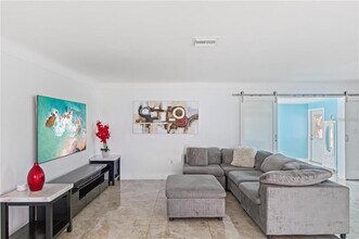 2424 61st Ln N in St. Petersburg, FL - Building Photo - Building Photo
