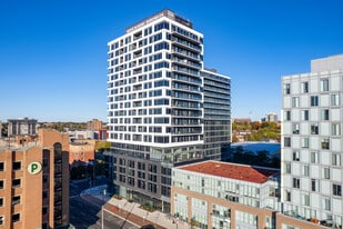 80 Bond Street East in Oshawa, ON - Building Photo