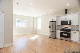 4437 N Broadway in Chicago, IL - Building Photo