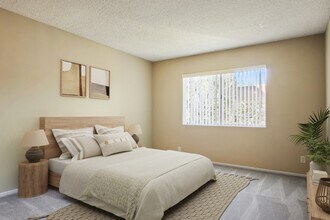 Natick Park in Sherman Oaks, CA - Foto de edificio - Building Photo