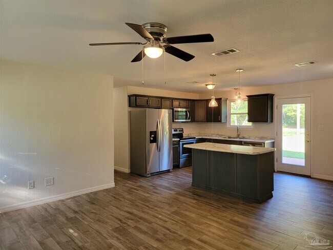 4381 W Avenida De Golf in Pace, FL - Building Photo - Building Photo