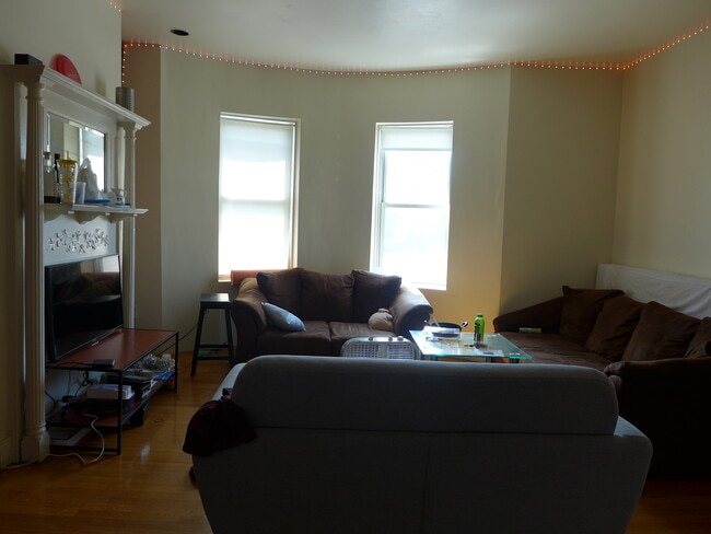 16 S Huntington Ave, Unit 3