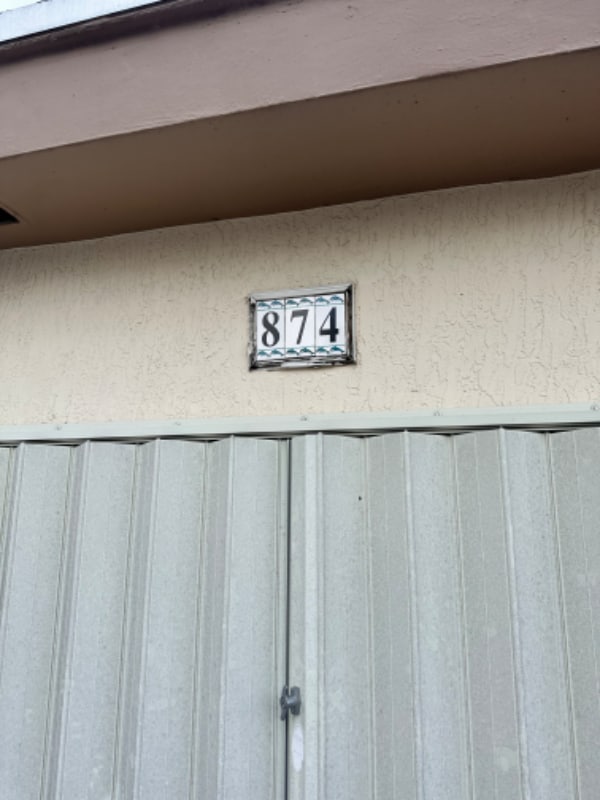 874 E 27th St in Hialeah, FL - Foto de edificio - Building Photo