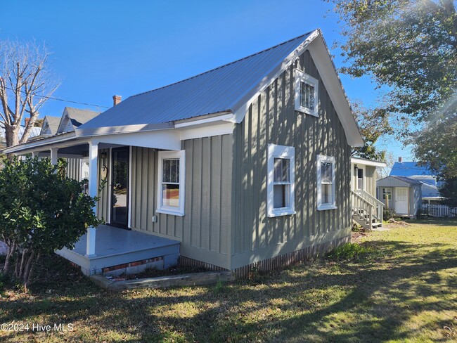 217 S Walnut St in Swansboro, NC - Foto de edificio - Building Photo