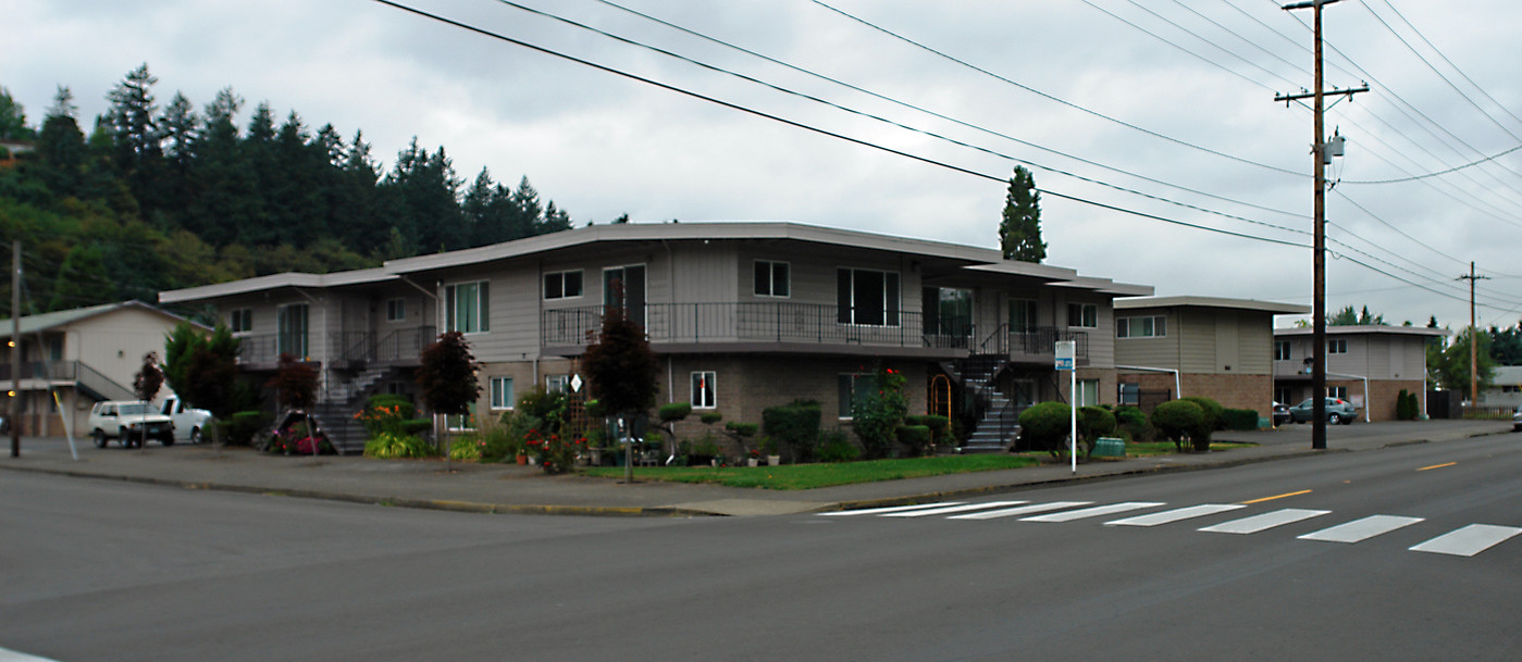 Meadow Park Apartments in Springfield, OR - Building Photo