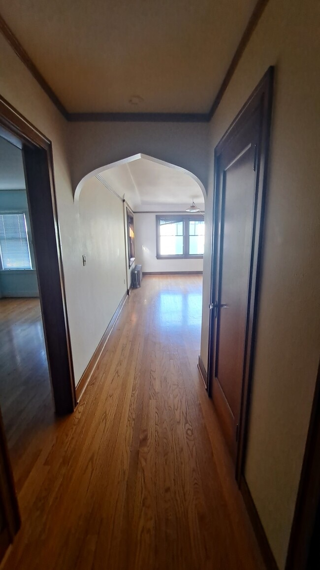 1631 16th Ave, Unit CAP HILL VINTAGE AND VIEW in Seattle, WA - Building Photo - Building Photo