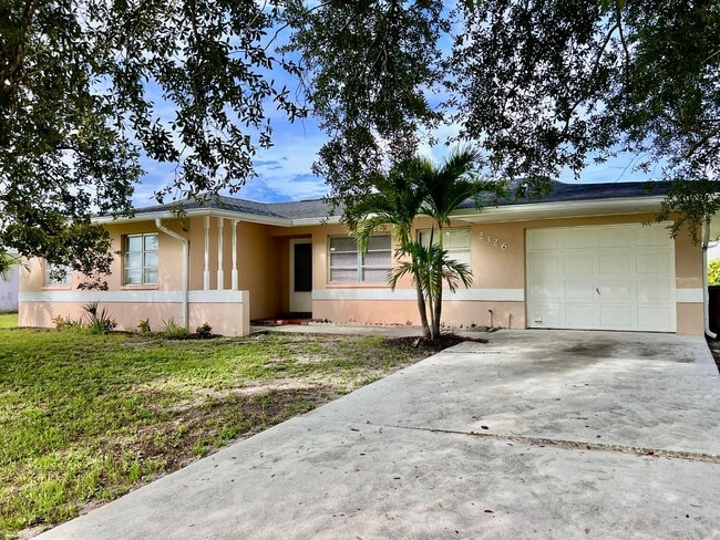 2326 SE 8th Ave in Cape Coral, FL - Building Photo - Building Photo