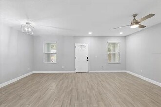 8808 N Brooks St in Tampa, FL - Building Photo - Building Photo